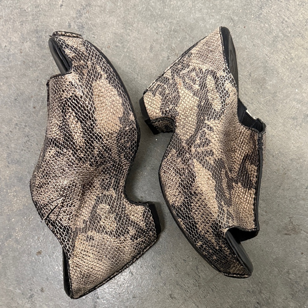 Ariat Women's Black and Brown Snakeskin Mules - Picture 4 of 5